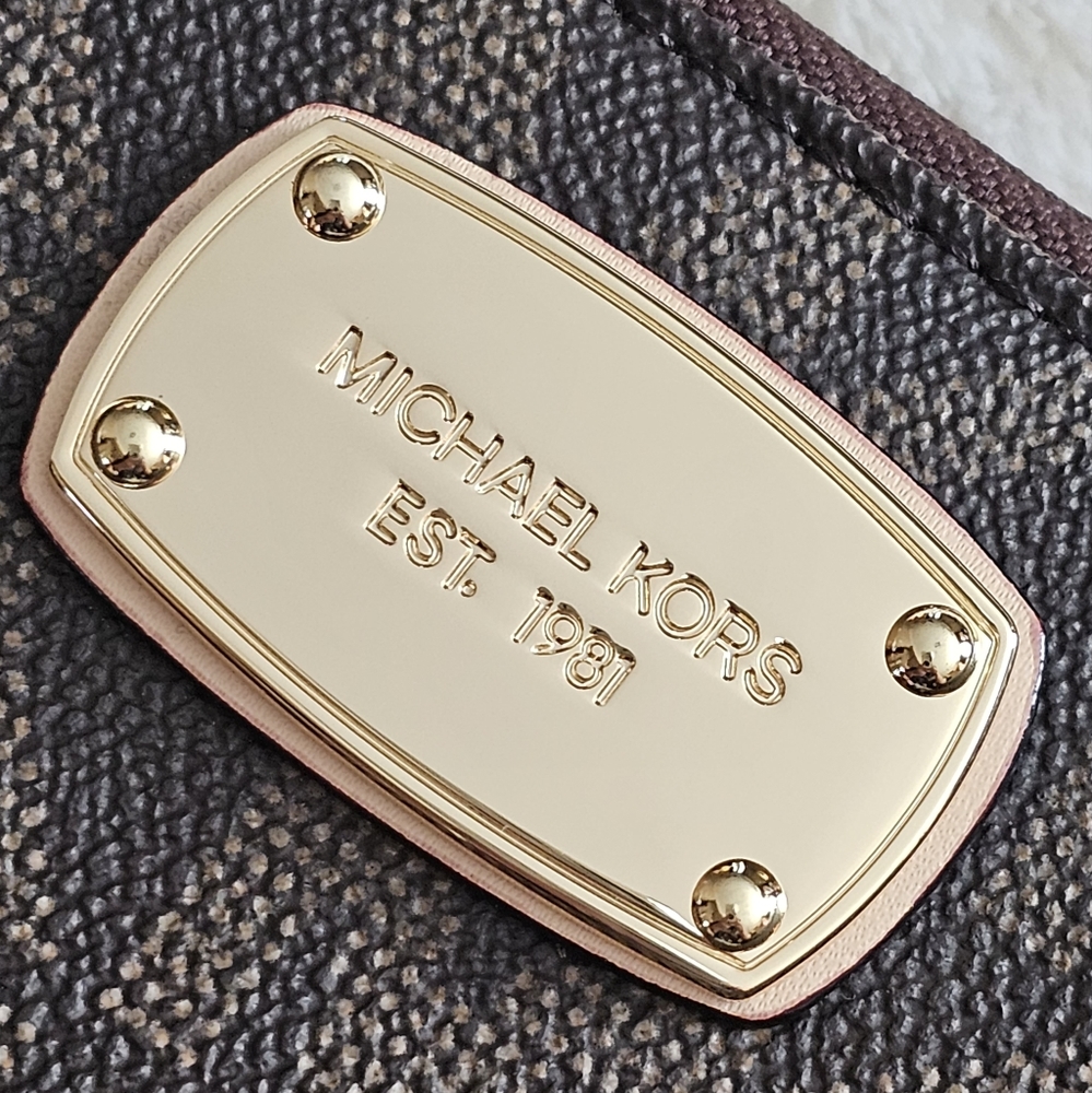 Michael Kors Jet Set Brown Wristlet Zipped Wallet - Picture 10 of 11